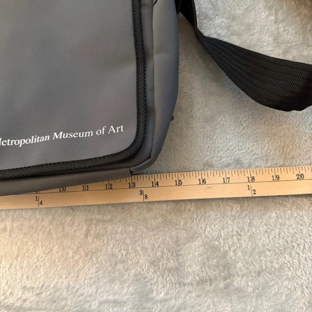The Metropolitan Museum of Art Messenger‎ Bag Gray Renaissance M Dot NEW